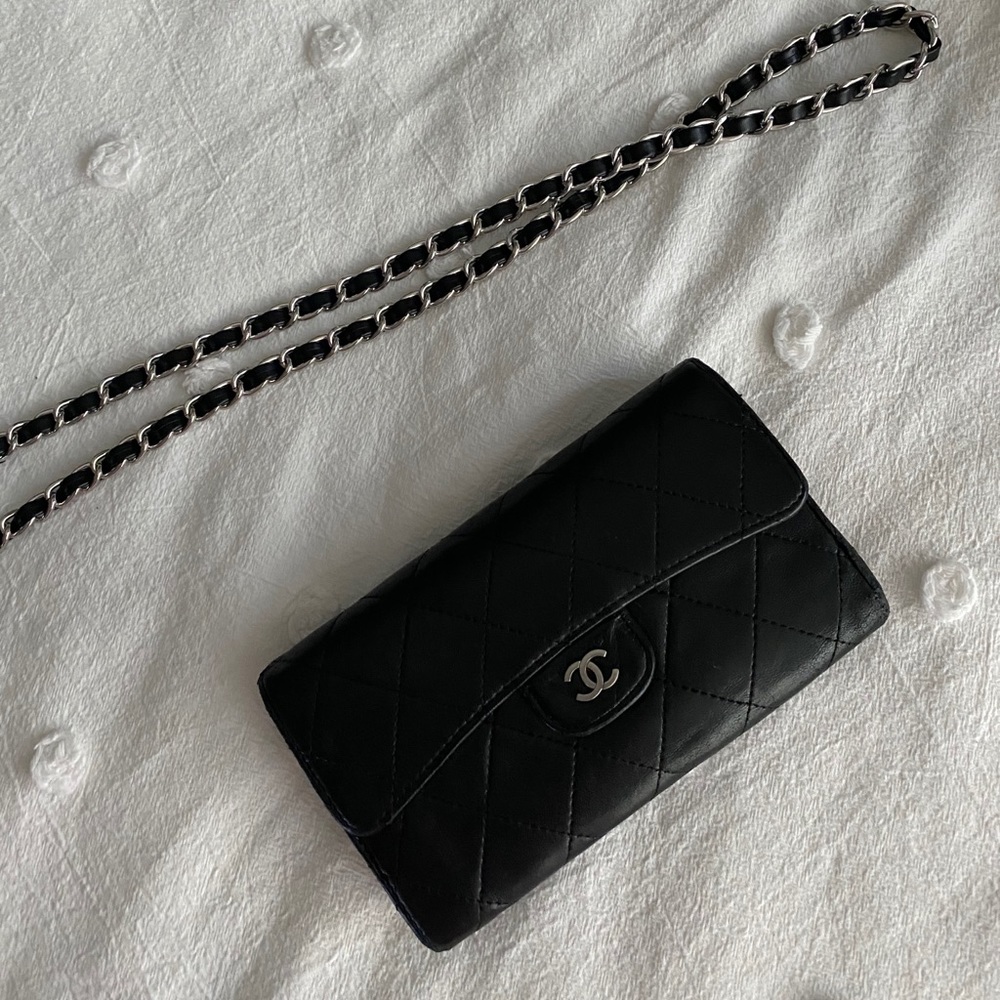 CHANEL Black Quilted Key & Card Holder - Picture 12 of 13